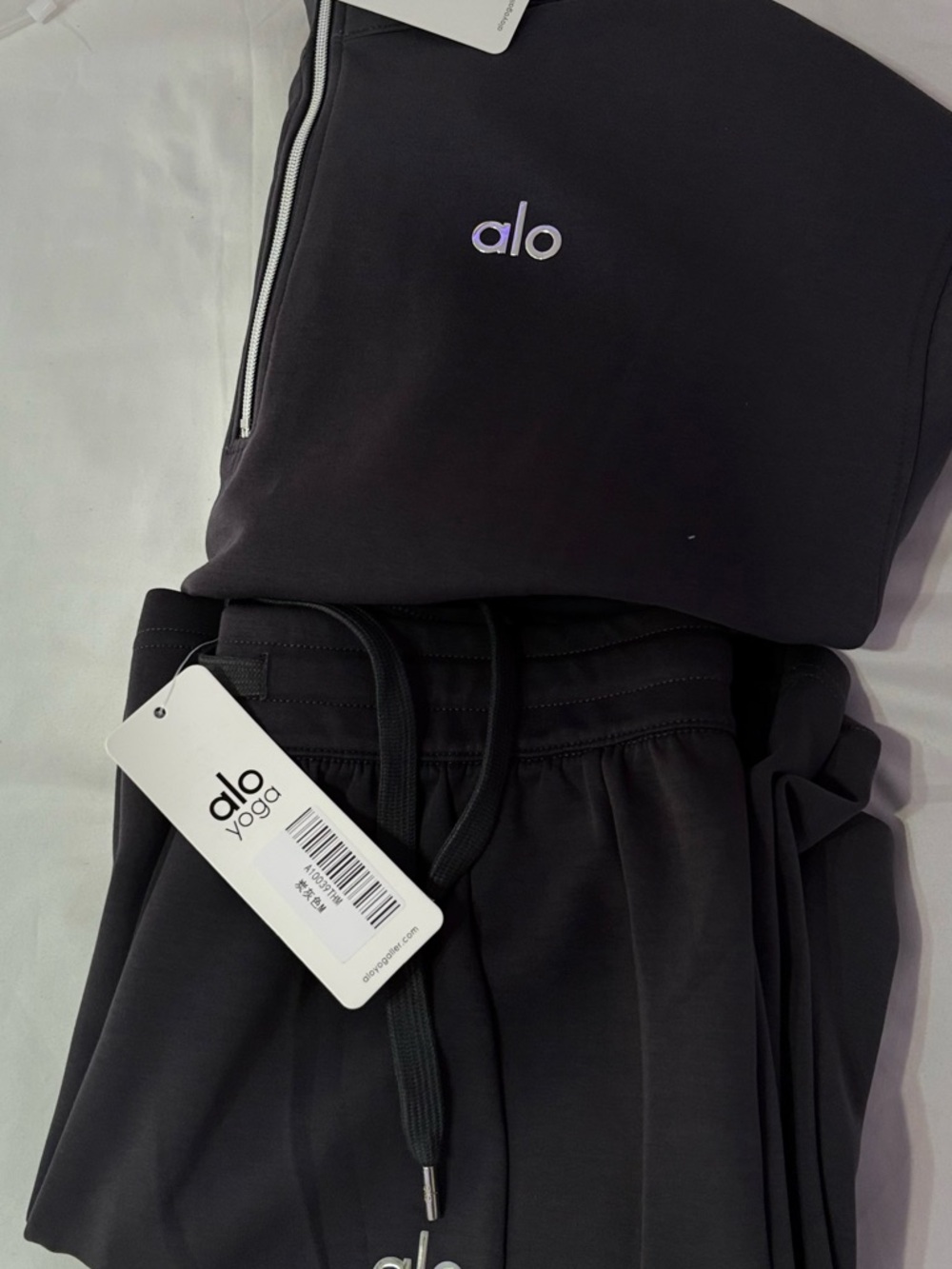 ALO Yoga Black Hooded Zip Pullover with Coordinating Joggers - Picture 2 of 4